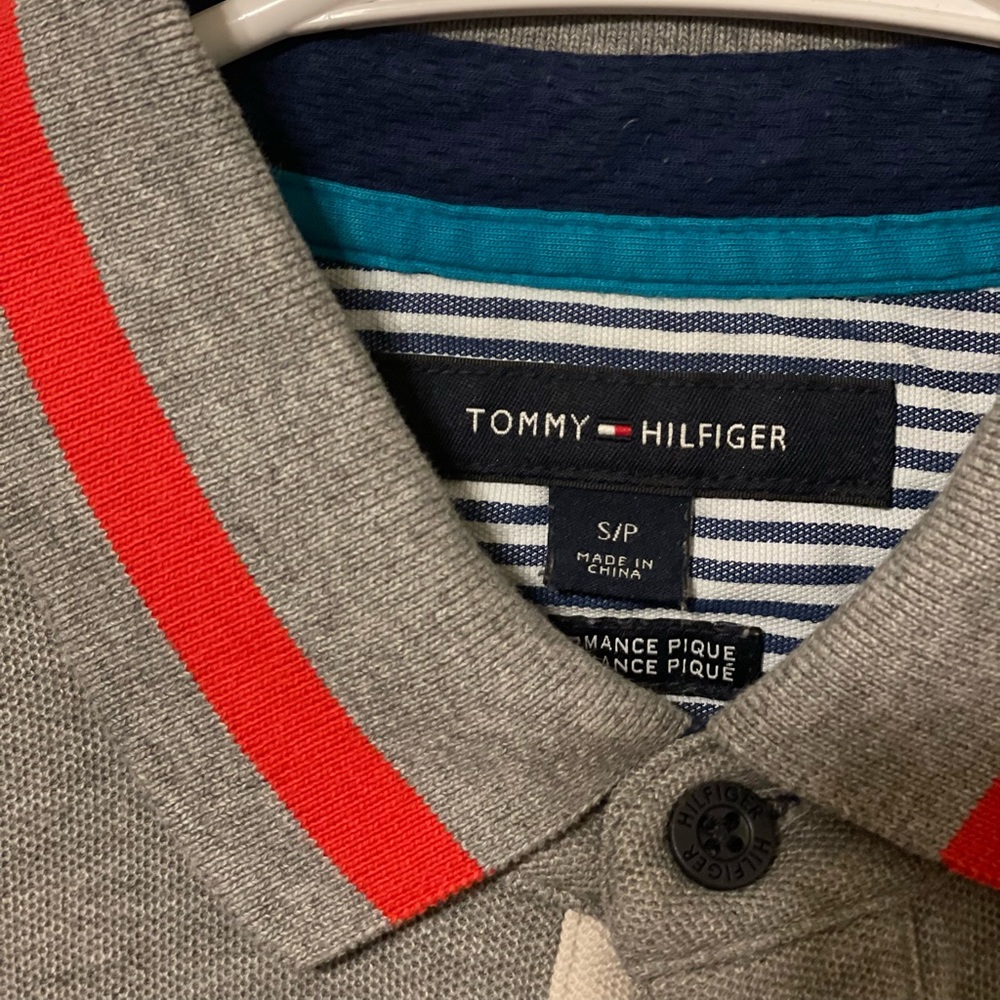 Multi color polo shirt 👕 shirt size small